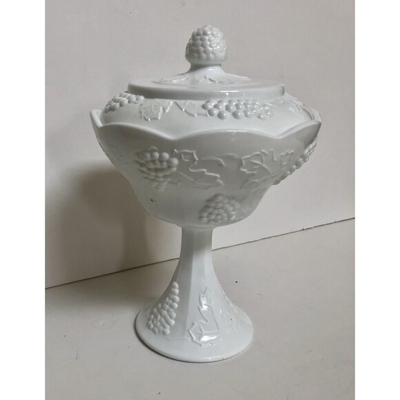 PEDESTAL CANDY DISH MIL GLASS BOWL COVERED GRAPE PATTERN 10" - Picture 4 of 11